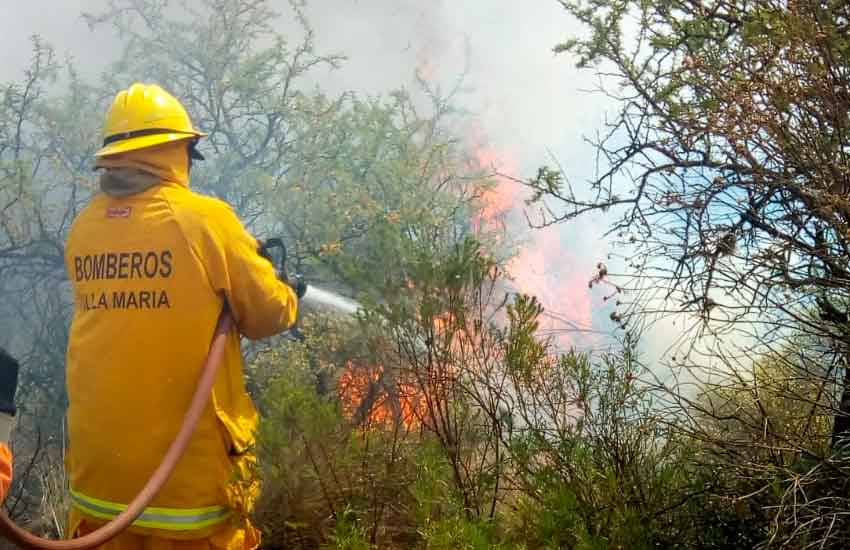 Más de 200 bomberos combatieron el fuego en Córdoba