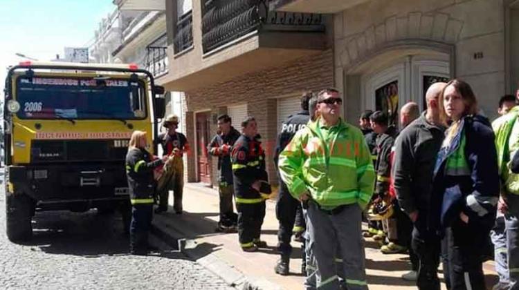 Bomberos y SAME hicieron simulacro en obra en construcción