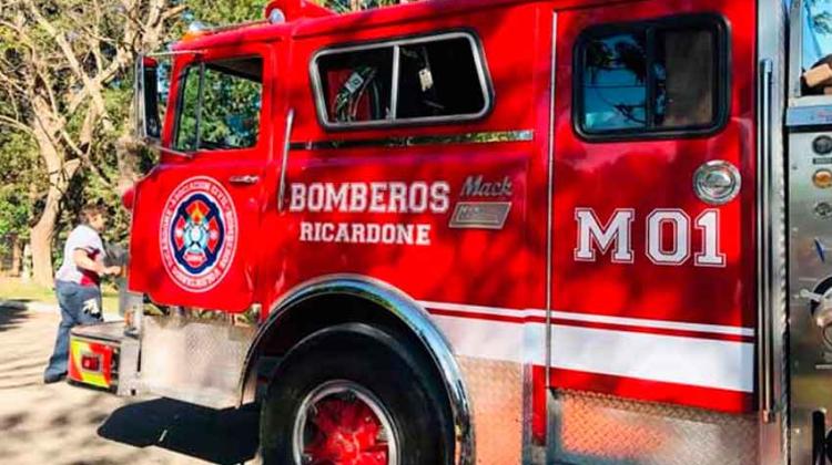 Bomberos de Ricardone presentaron su autobomba