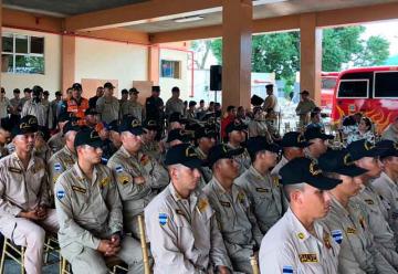 Bomberos se especializan para servir mejor a la ciudadanía