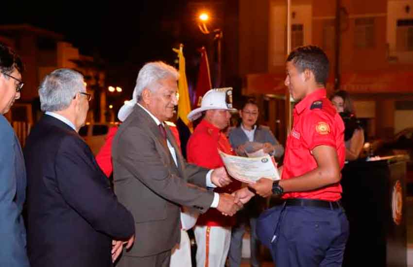 Homenajes y graduación por el Día del Bombero