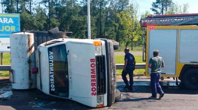 Volcó un movil perteneciente a Bomberos de Concordia