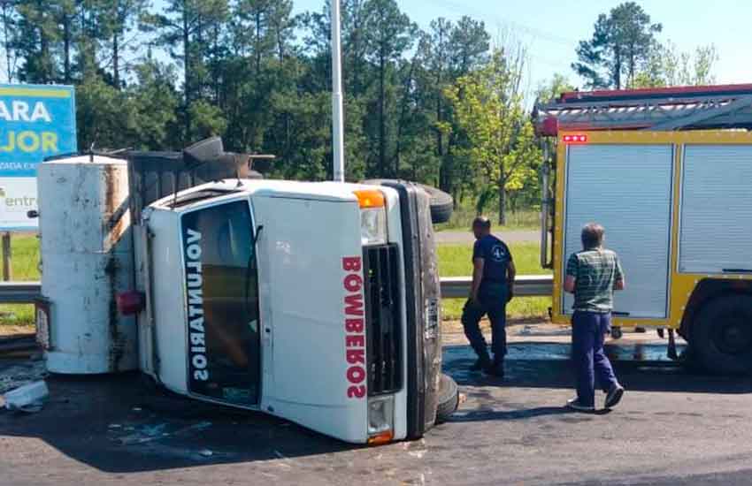 Volcó un movil perteneciente a Bomberos de Concordia