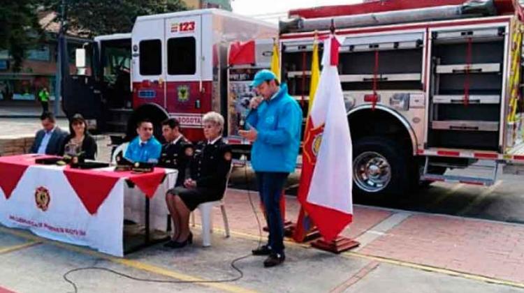 Bomberos de Chapinero estrena moderna máquina Bomberos de Chapinero estrena moderna máquina