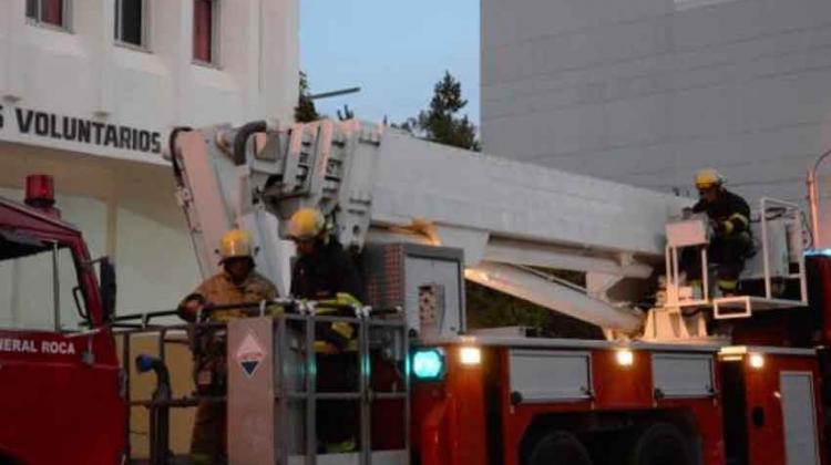 Bomberos vuelven a reclamar con sirenas en Roca Bomberos vuelven a reclamar con sirenas en Roca