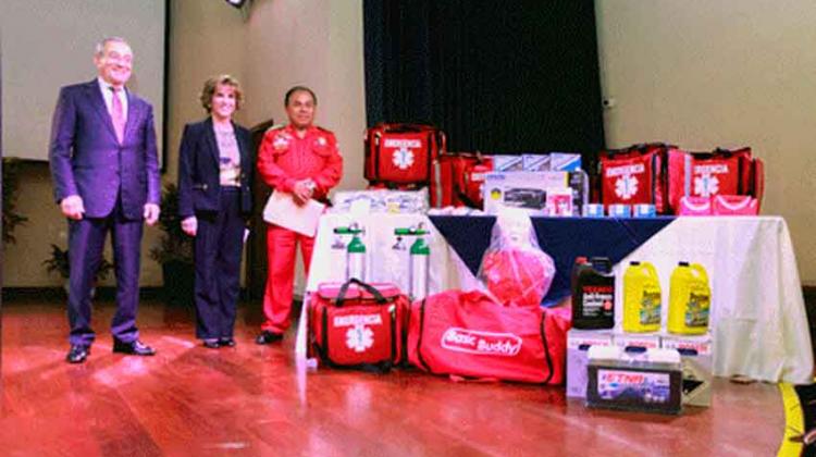 Donación de equipos y materiales a bomberos