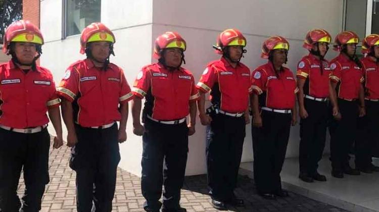 Bomberos Municipales estrenan uniforme Bomberos Municipales estrenan uniforme