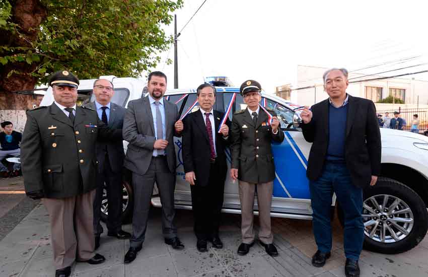 Entregan moderna camioneta a Bomberos de Lota