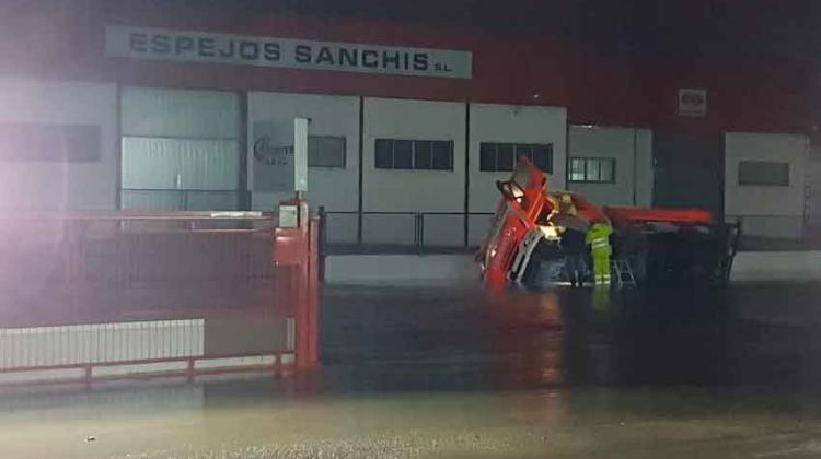 Dos camiones de bomberos sufren un accidente en Alzira