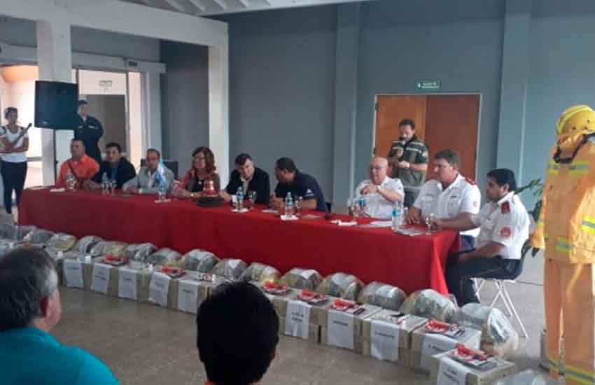 Entrega de equipamiento a Bomberos Voluntarios