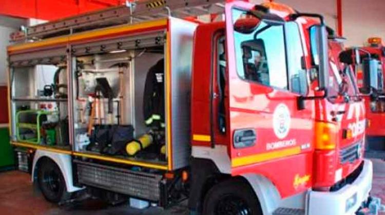 Dos bomberos heridos al sofocar un incendio en una vivienda Dos bomberos heridos al sofocar un incendio en una vivienda