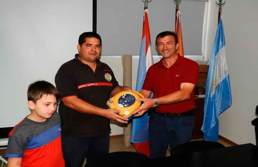 Bomberos de Chajarí recibieron la donación de un desfibrilador