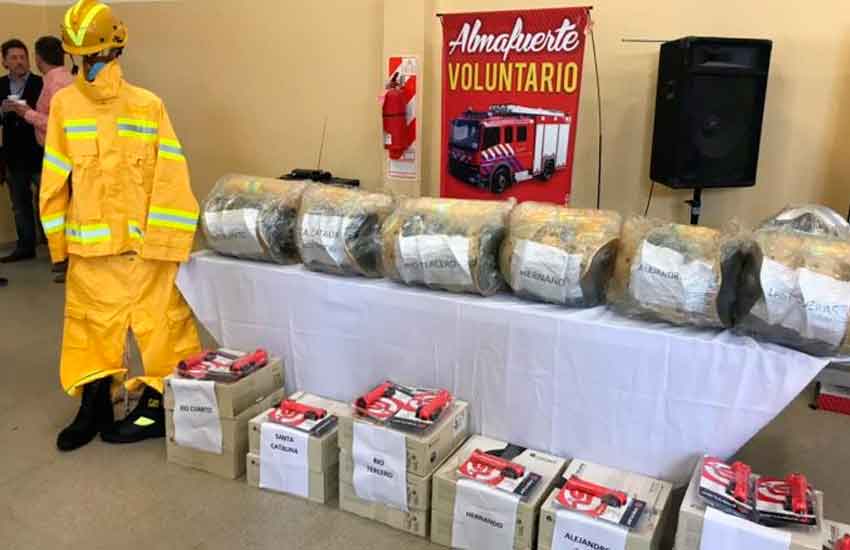 Entrega de equipamiento para Cuerpos de Bomberos Voluntarios