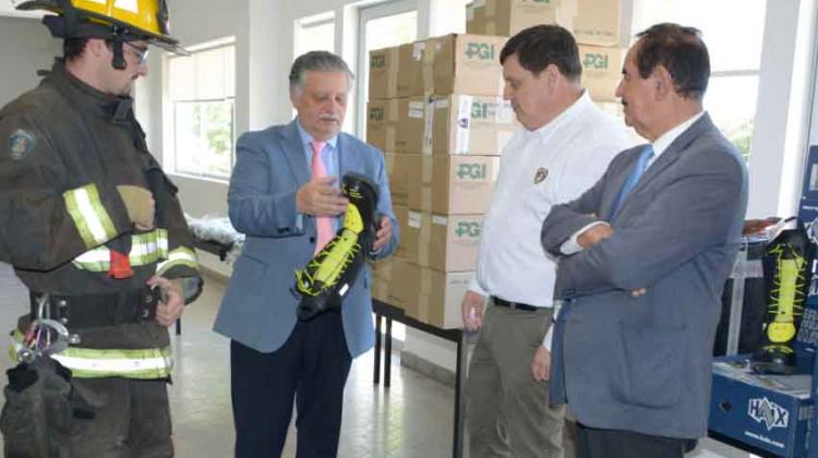 Bomberos presentó su nueva adquisición de equipos Bomberos presentó su nueva adquisición de equipos