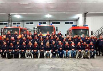 Bomberos Voluntarios presentaron nueva indumentaria