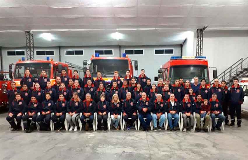 Bomberos Voluntarios presentaron nueva indumentaria