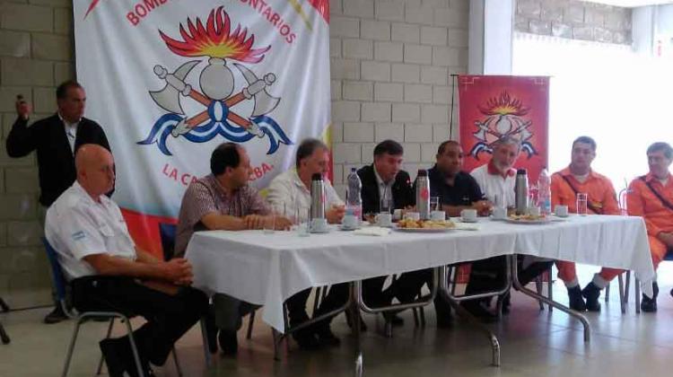 Se hizo entrega de nuevo equipamiento para Bomberos Voluntarios Se hizo entrega de nuevo equipamiento para Bomberos Voluntarios