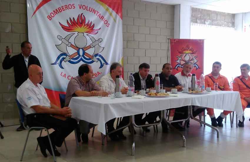 Se hizo entrega de nuevo equipamiento para Bomberos Voluntarios
