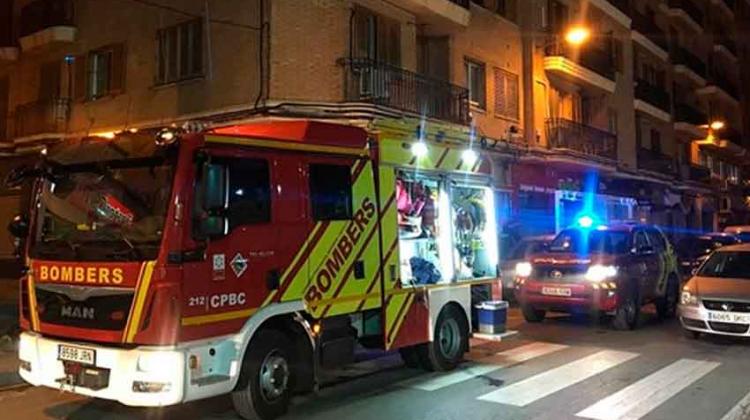 Bomberos rescatan a dos mujeres atrapadas en un incendio