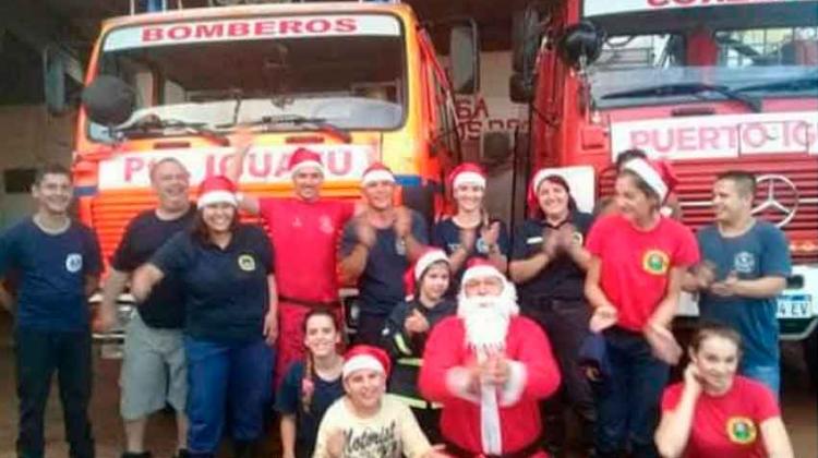 Campaña solidaria navideña de los Bomberos de Iguazú Campaña solidaria navideña de los Bomberos de Iguazú