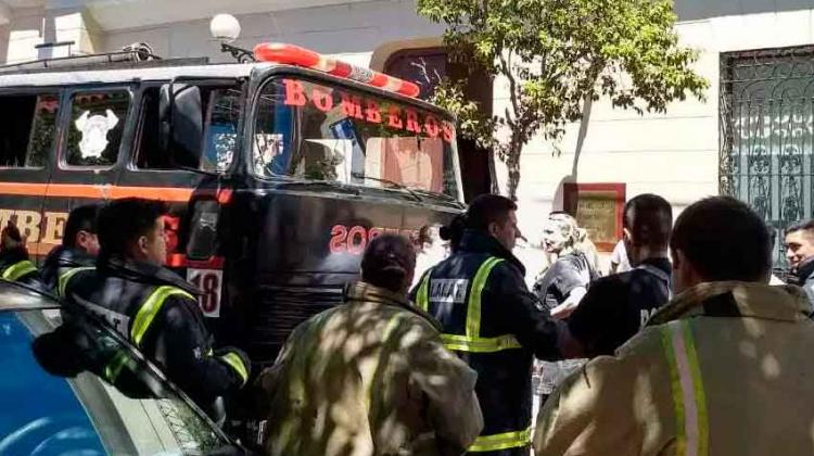 Concejales aprueban la compra de un camión para los Bomberos Concejales aprueban la compra de un camión para los Bomberos