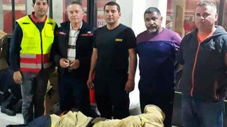 Bomberos de Paredones reciben material de parte de Requínoa Bomberos de Paredones reciben material de parte de voluntarios de Requínoa