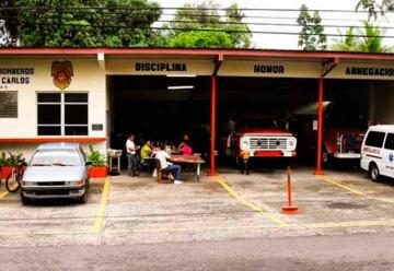 Despiden a dos bomberos por polémico video que denuncia crisis