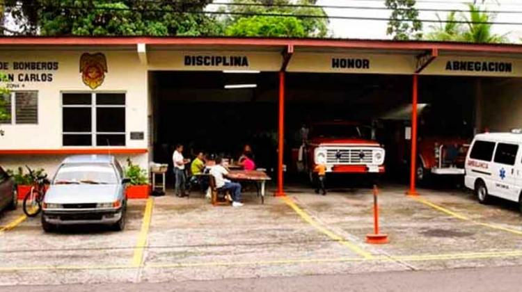 Despiden a dos bomberos por polémico video que denuncia crisis