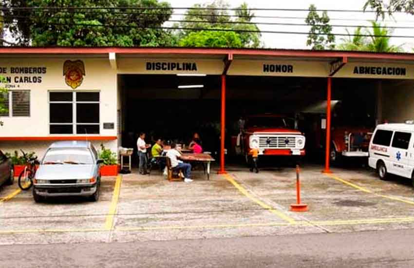 Despiden a dos bomberos por polémico video que denuncia crisis