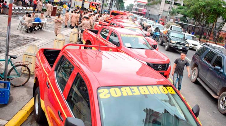 Entregan carros a bomberos de San Pedro Sula