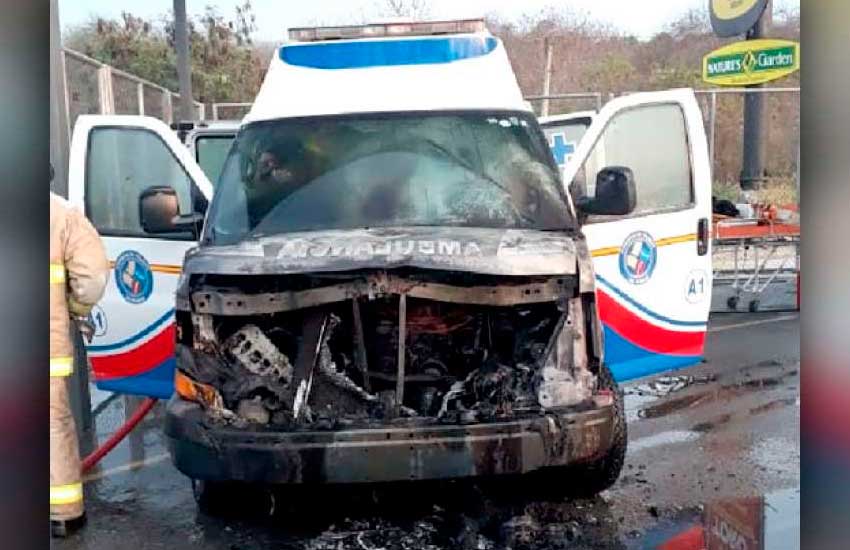 Se incendió una Ambulancia de la CTE en vía a la Costa
