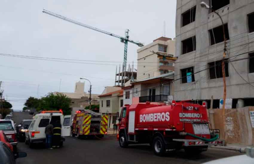 Dos bomberos se intoxicaron al acudir a un supuesto incendio