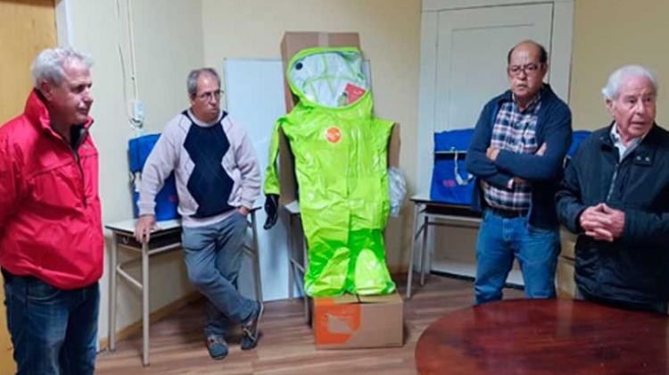 Bomberos de Zárate recibió la donación de trajes para el control de productos peligrosos