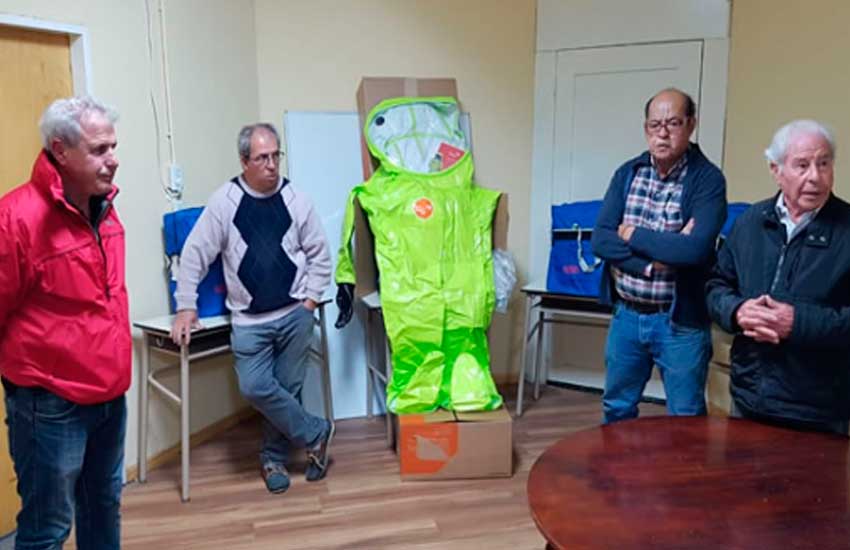 Bomberos de Zárate recibió la donación de trajes para el control de productos peligrosos