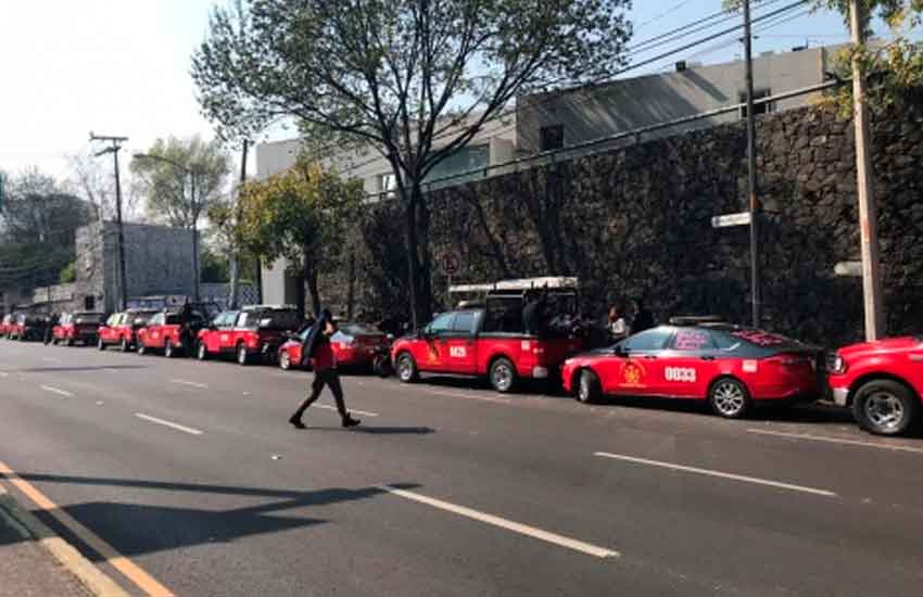 Protestan bomberos frente a oficinas de CDHCDMX