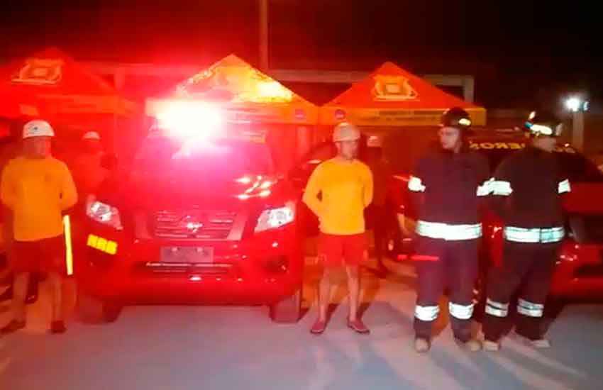 Bomberos reciben vehículo adquirido con tasa municipal