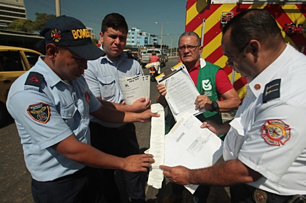 Policía secuestró moto de Bomberos e interrumpe operativo