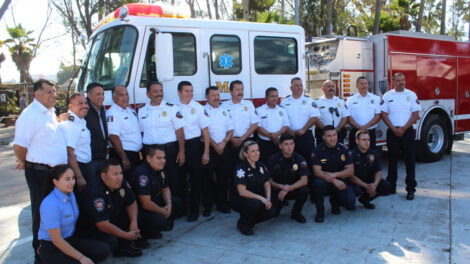Donan máquina extintora a Bomberos de Tijuana