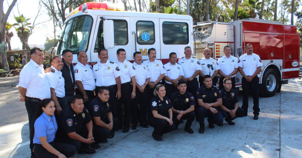 Donan máquina extintora a Bomberos de Tijuana