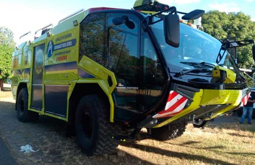 Bomberos Aeronáuticos estrenan máquina Rosembauer