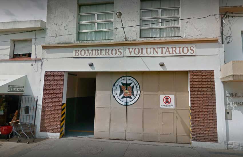 Bombero encontró importante suma de dinero y la devolvió