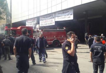 Tras despidos bomberos bloquean avenida Insurgentes