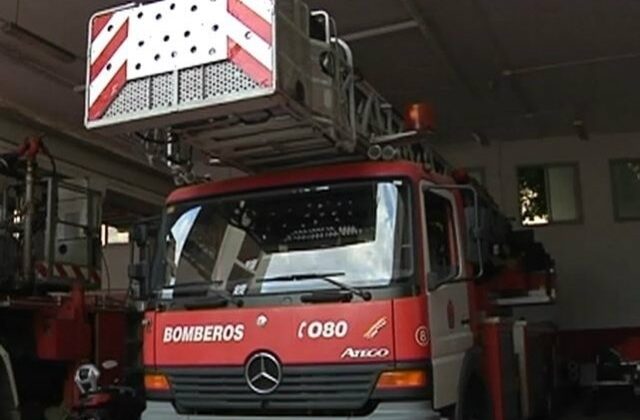 Bomberos fueron recibidos a pedradas en el nuevo polideportivo