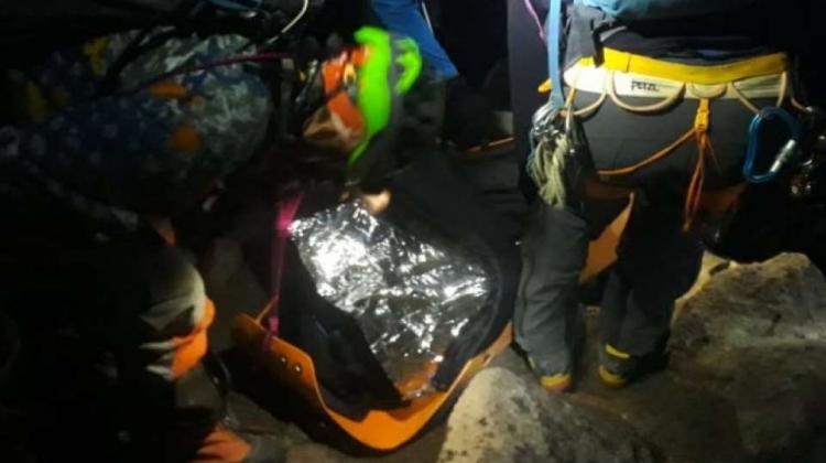 Bomberos rescataron a dos montañistas en el nevado de Cayambe