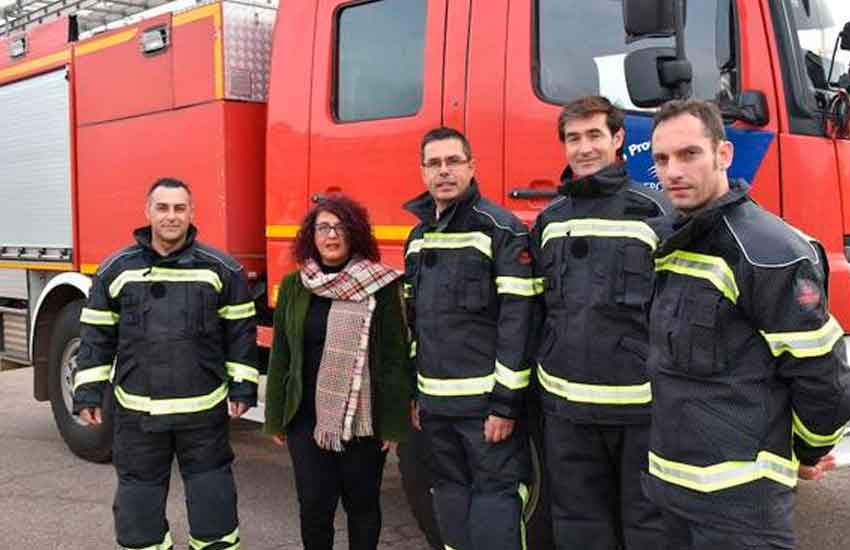 Bomberos de Badajoz con nuevos trajes de intervención
