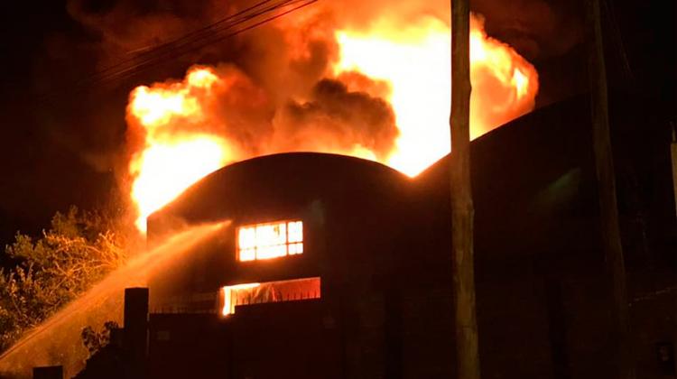 Incendio en un depósito de solventes en Quilmes