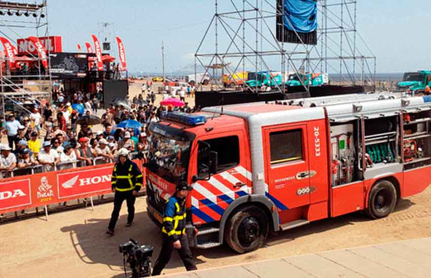 Equipo holandés del Dakar dona camión para bomberos