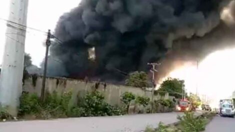Varios bomberos se han afectado durante incendio