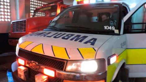 Bomberos de Carazo recibe ambulancia donada por organización canadiense