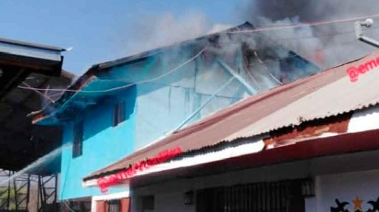 Incendio afectó el cuartel de bomberos de Santa María